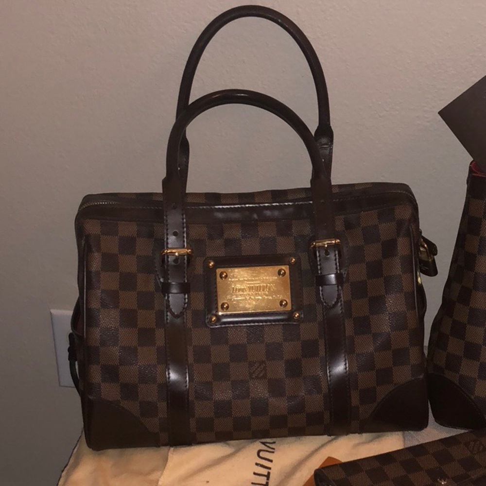 Louis Vuitton Berkeley Authentic